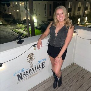 Meet your Posher, Holly